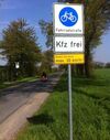 Fahrradstrasse in Erle. Mal ein seltenes gutes Beispiel in Deutschland.