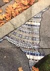 Schlagloch-Mosaik. Ein Hingucker. Eigenes Ausschnittfoto vom SZ-Bild.