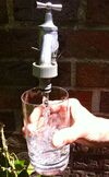 Unser Trinkwasser gehört zum wichtigsten Lebensmittel. Wir müssen sparsam damit umgehen. (Eigenes Foto)