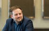 Freddy Cordes zeigt die neue NRW-SPD-Richtung an, Foto: (© NRWSPD / Jörg Holtkamp)