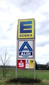 Rhader Werbetafel noch ohne Drogeriemarkt