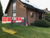 Alles auf einen Blick. Jürgen Heinisch, stellv. Vorsitzender der Rhader SPD zeigt Flagge